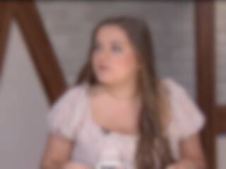 Elle aborde la grossophobie dont elle est victime