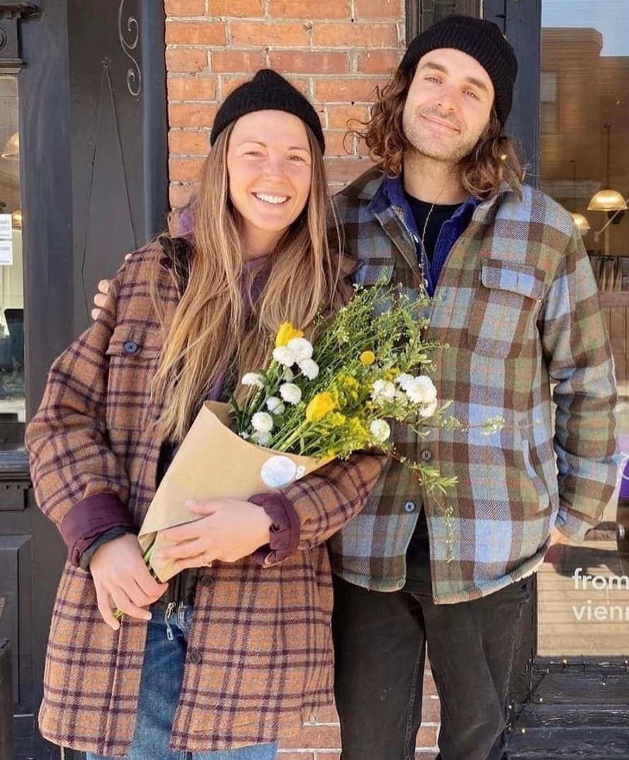 Alex Nevsky souligne la fête de Vanessa Pilon