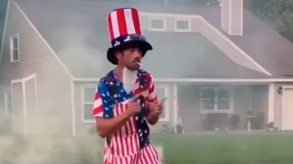 Drunk American dies after putting fireworks on his hat to celebrate the Fourth of July Drunk American dies after putting fireworks on his hat to celebrate the Fourth of July