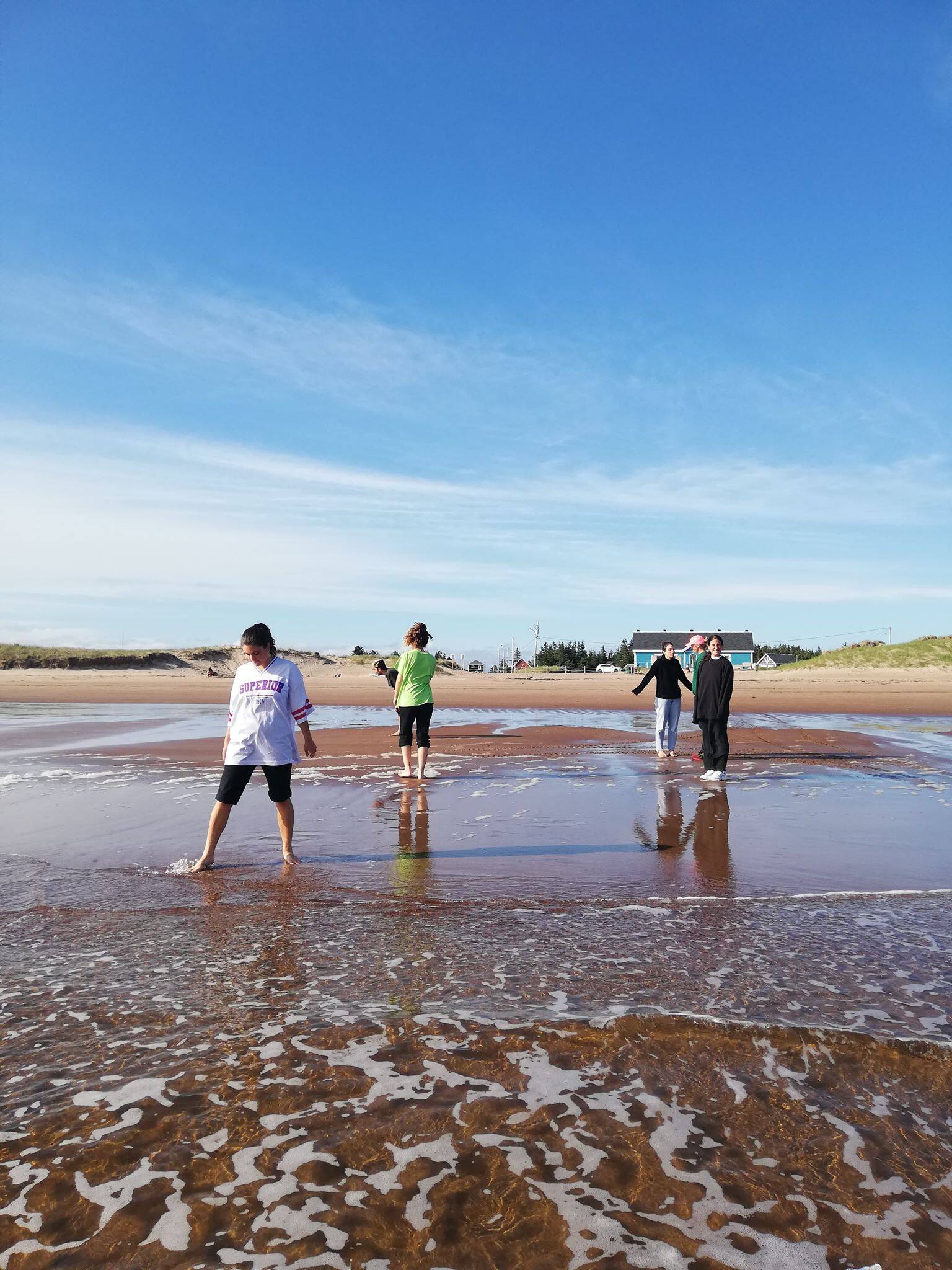 Elles Quittent Montreal Pour Relancer Le Seul Cafe De Natashquan Tabloid