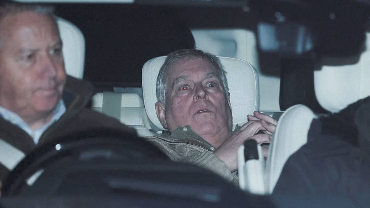PHOTO | L’ex-prince Andrew libéré après son arrestation