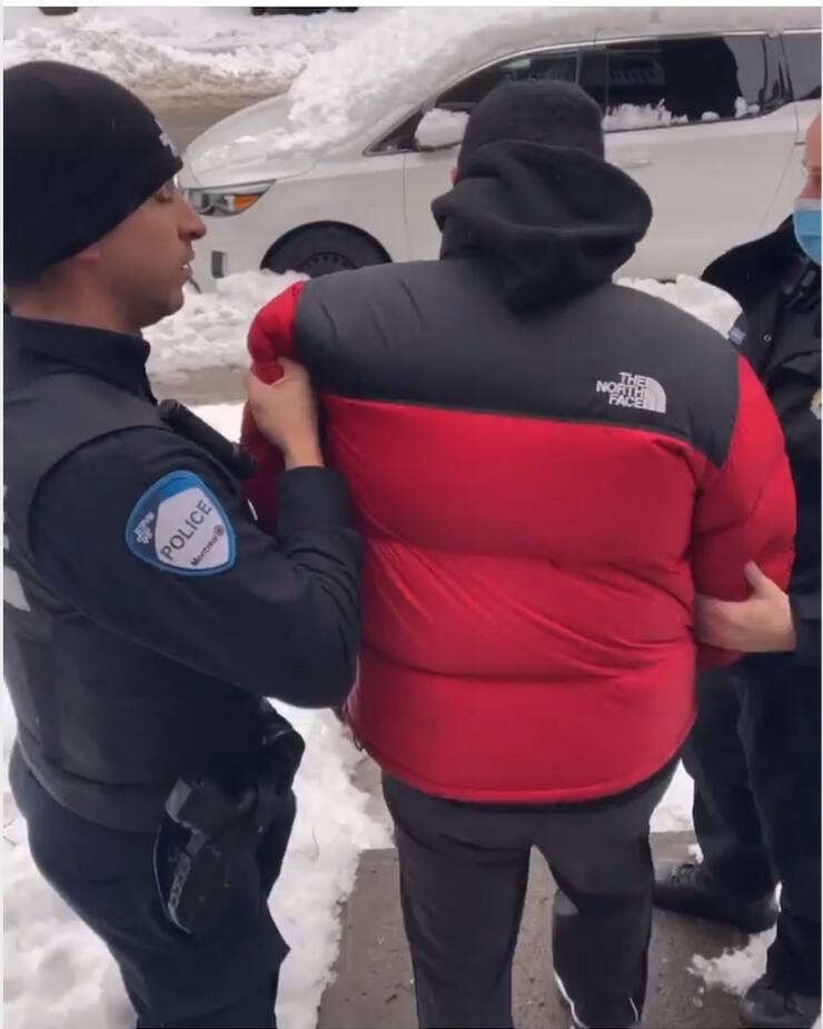 Image principale de l'article Détenu par les policiers pour un manteau