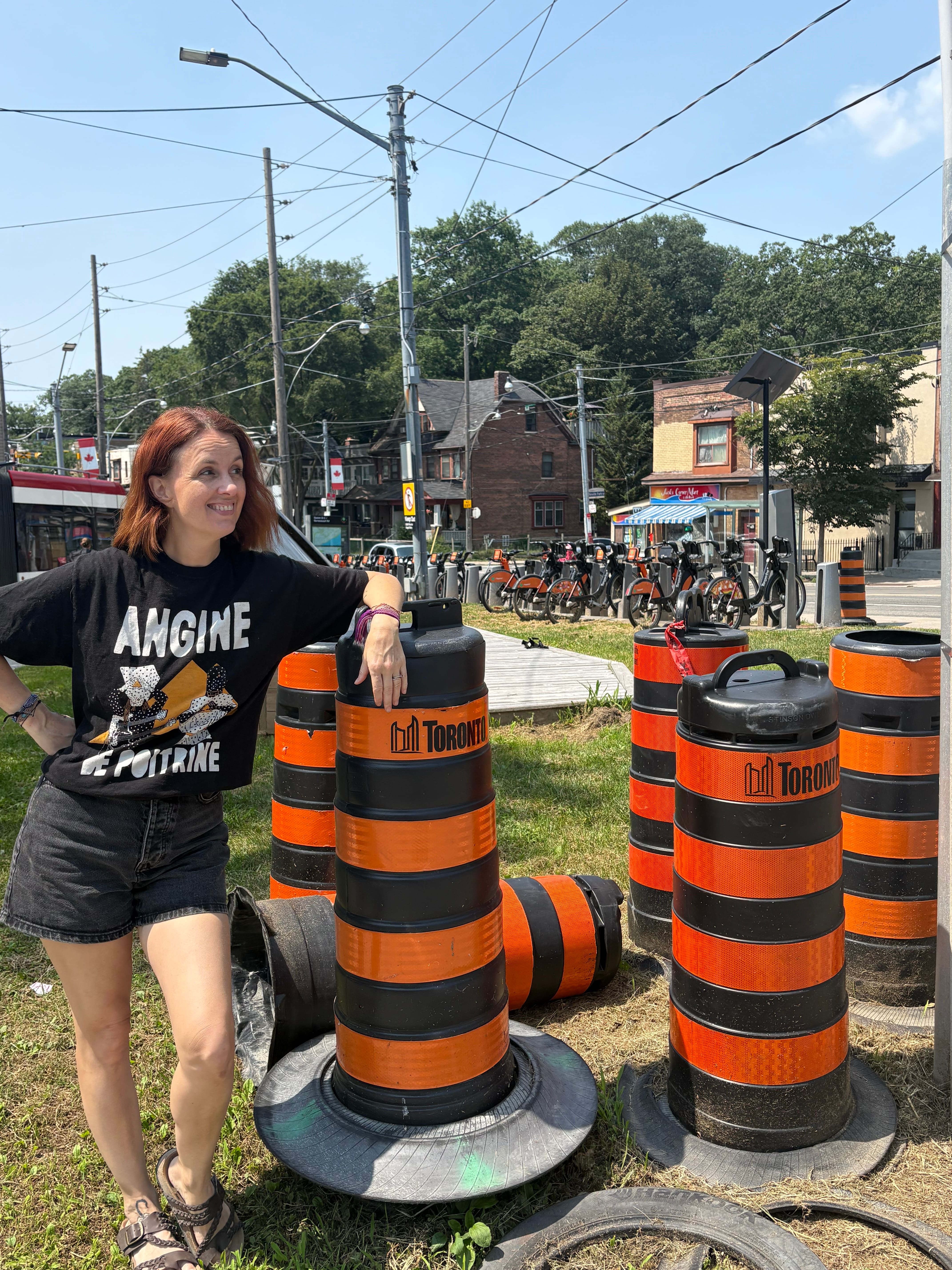 Je me suis baladée à Toronto avec mon t-shirt d'Angine de Poitrine et cela a suscité de vives réactions