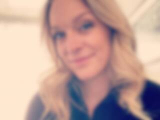 Deux looks audacieux, flamboyants et colorés