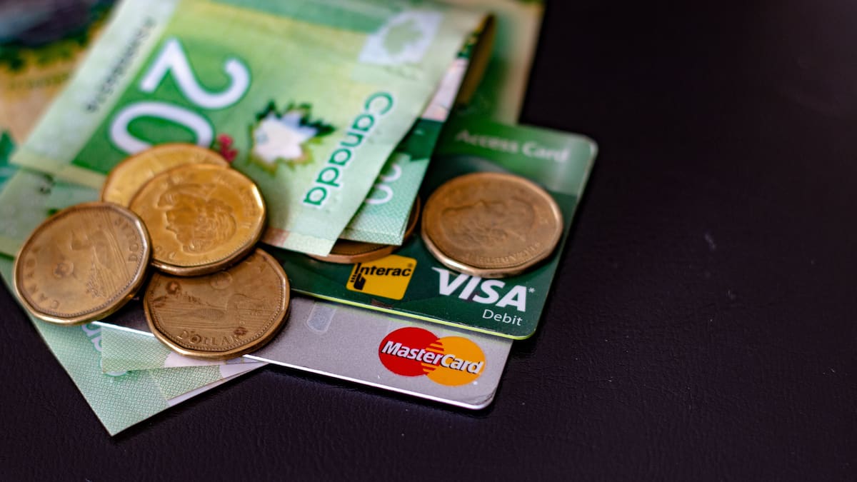 Hausse du salaire minimum: peut-on joindre les deux bouts avec 15,75 $/heure