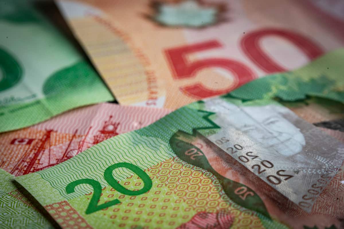 Salaire minimum insuffisant : et si la solution passait par un revenu de base garanti pour tous?