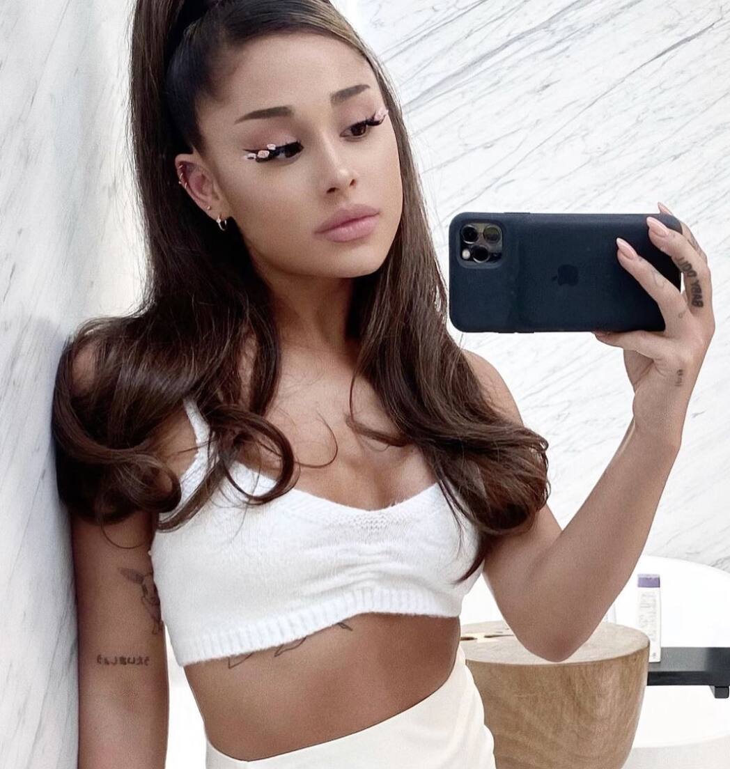 Ariana Grande dévoile son énorme bague