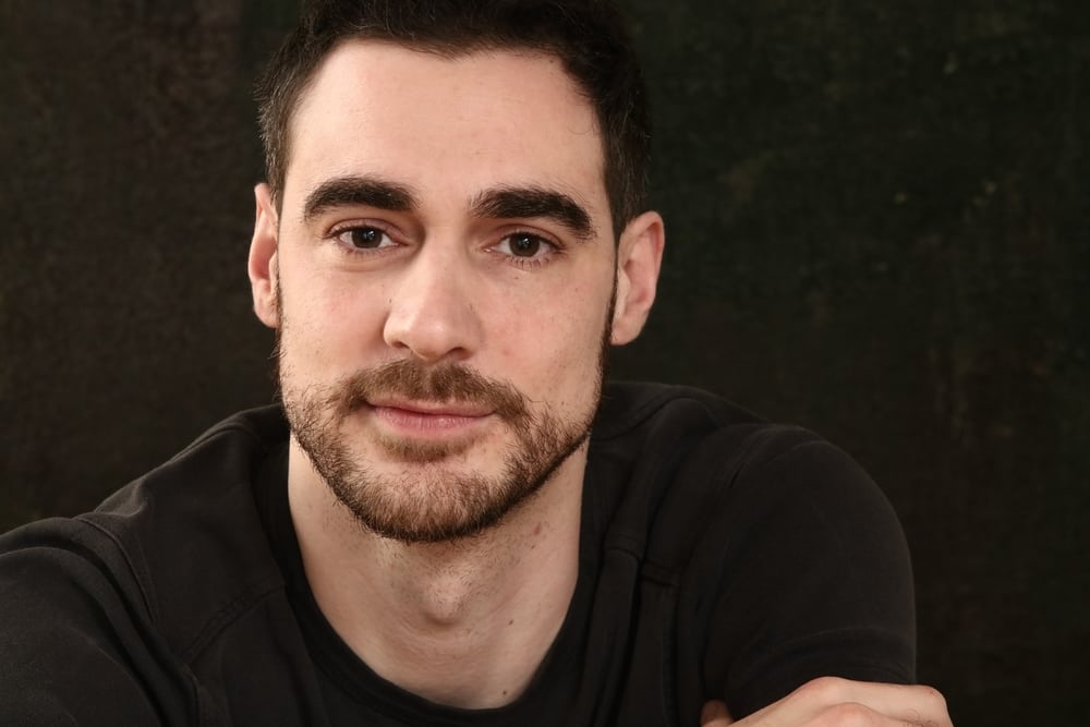 Douleurs Li es Un Implant Anti hernie L acteur Fran ais Arnaud Denis 