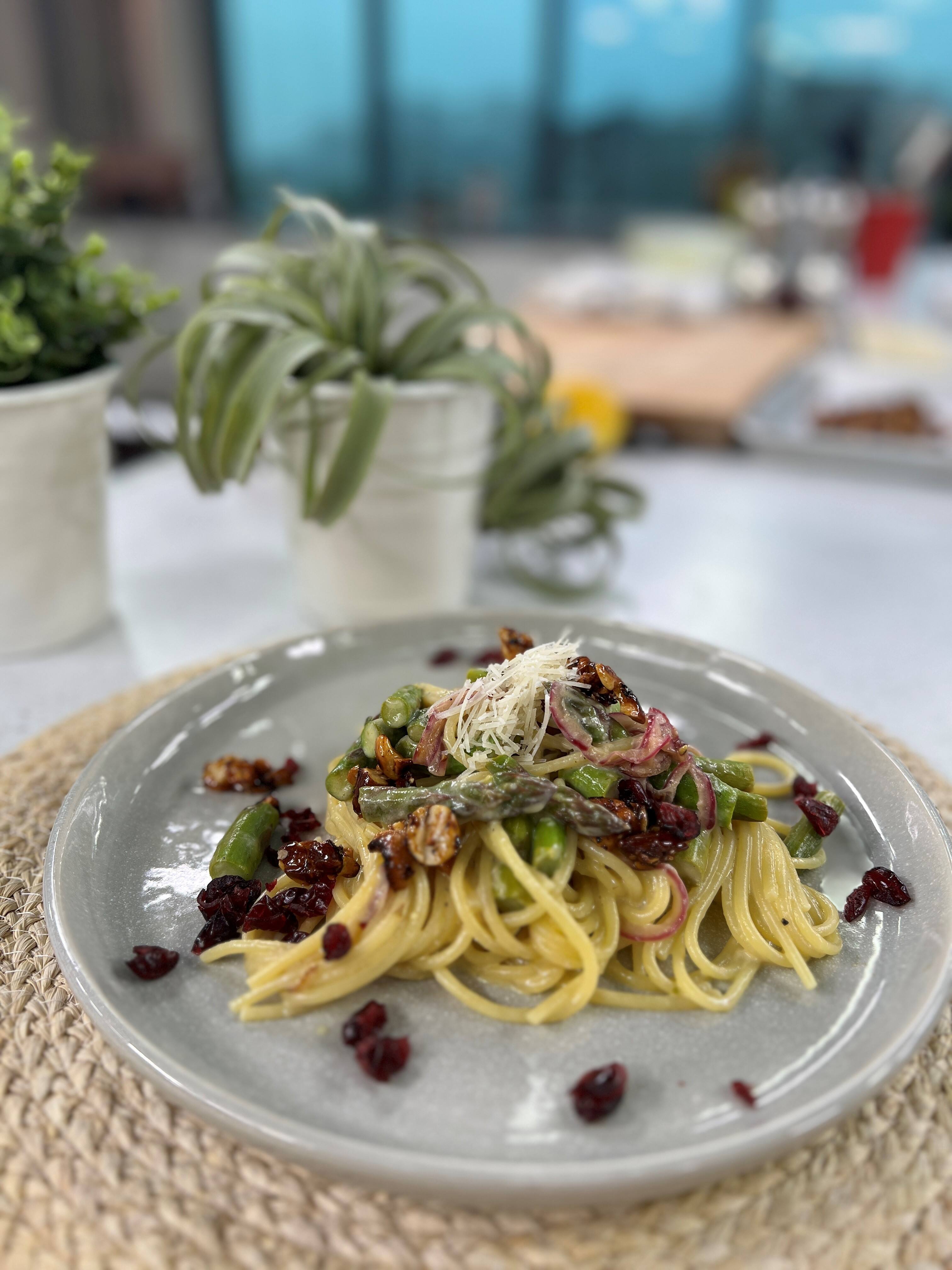 CUISINE | PÂTES AUX ASPERGES CROQUANTES