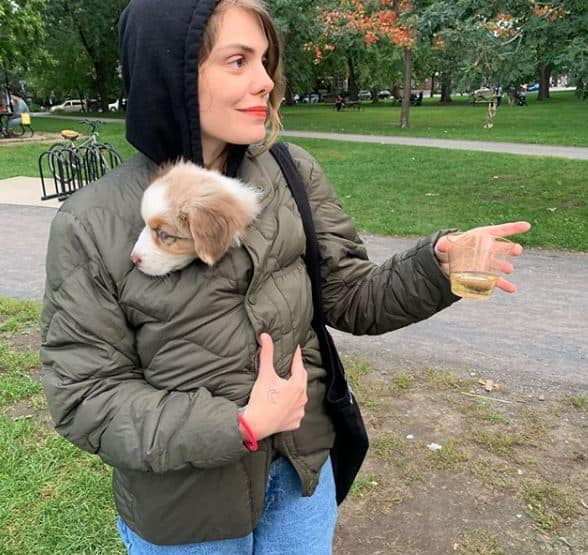 Cœur de pirate a un nouveau bébé chien