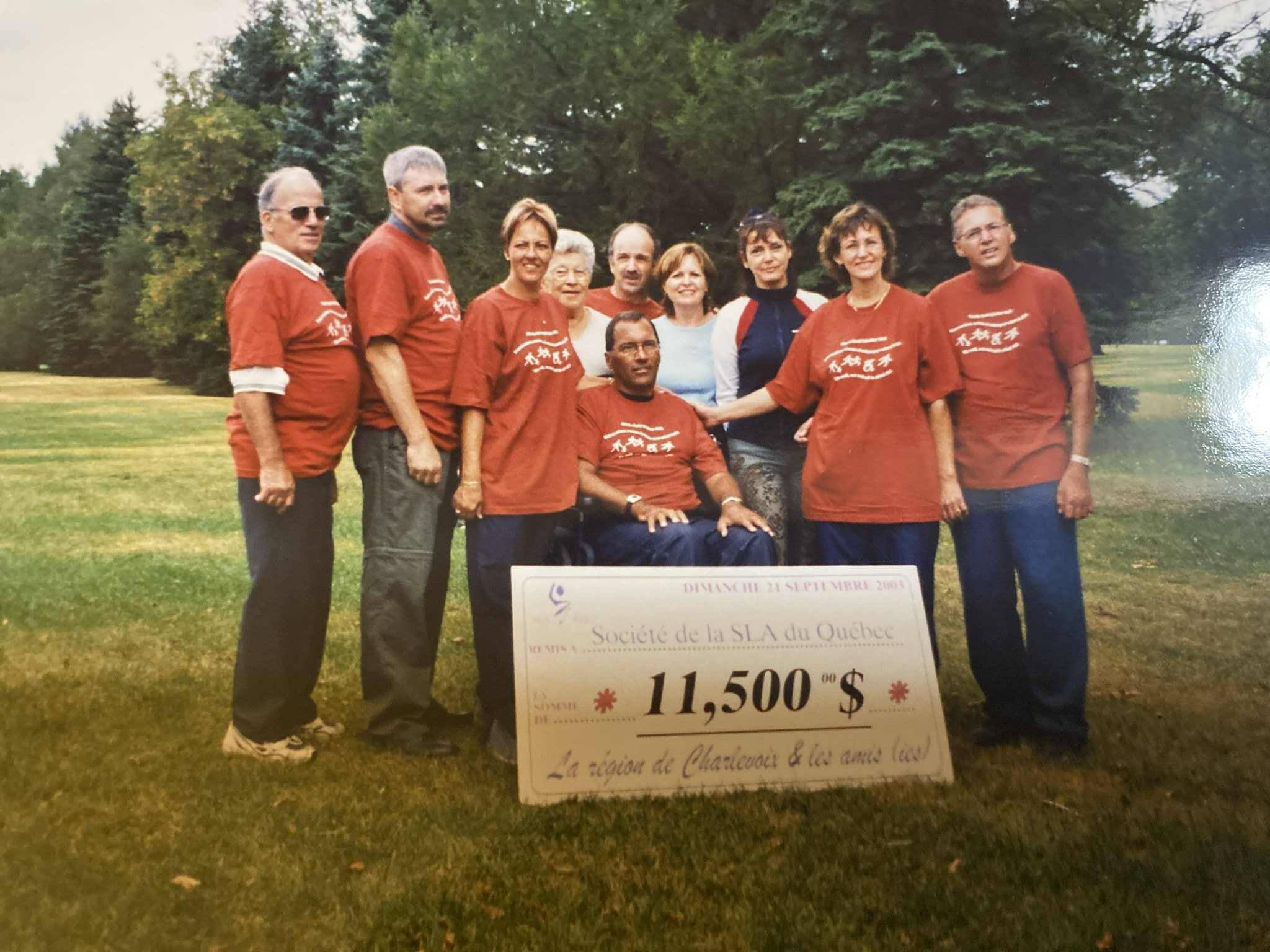 Ghislain Tremblay, Jean Lepage et leurs proches avaient fait une participation remarqué à la marche contre la SLA à Montréal, en 2003.