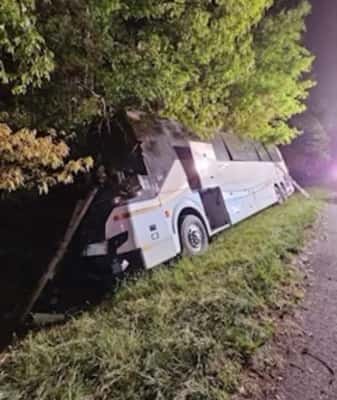 Des jeunes qu&eacute;b&eacute;cois dans un accident d&rsquo;autobus en Virginie: le chauffeur formellement accus&eacute;