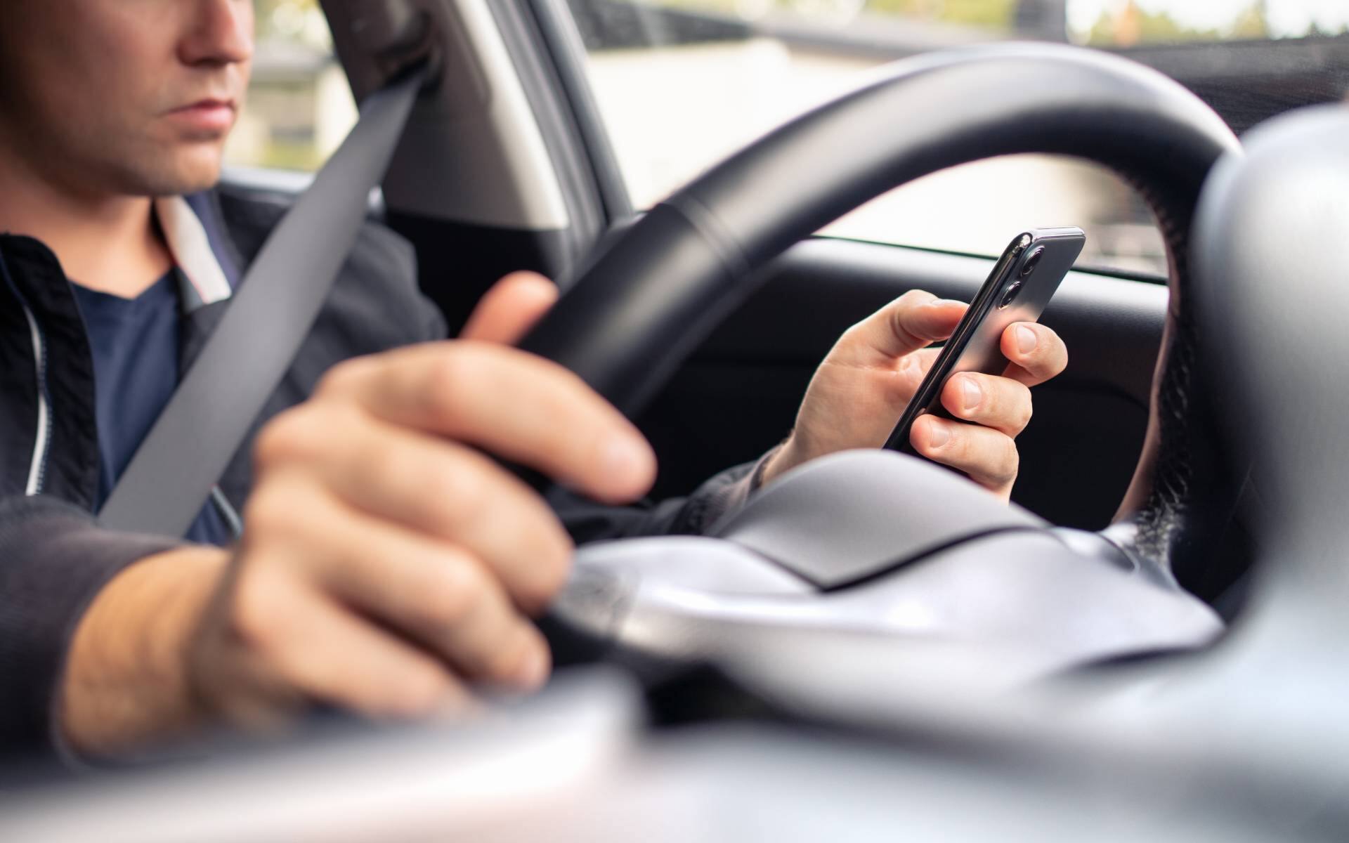 Voici les dix distractions les plus fréquentes au volant