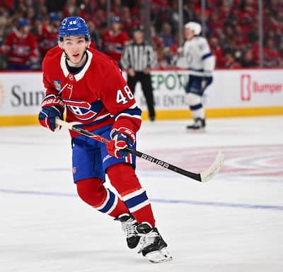 Lane Hutson, durante o segundo período, durante a partida das séries eliminatórias apresentadas à venda em 24 de abril de 2026 no Center Bell.