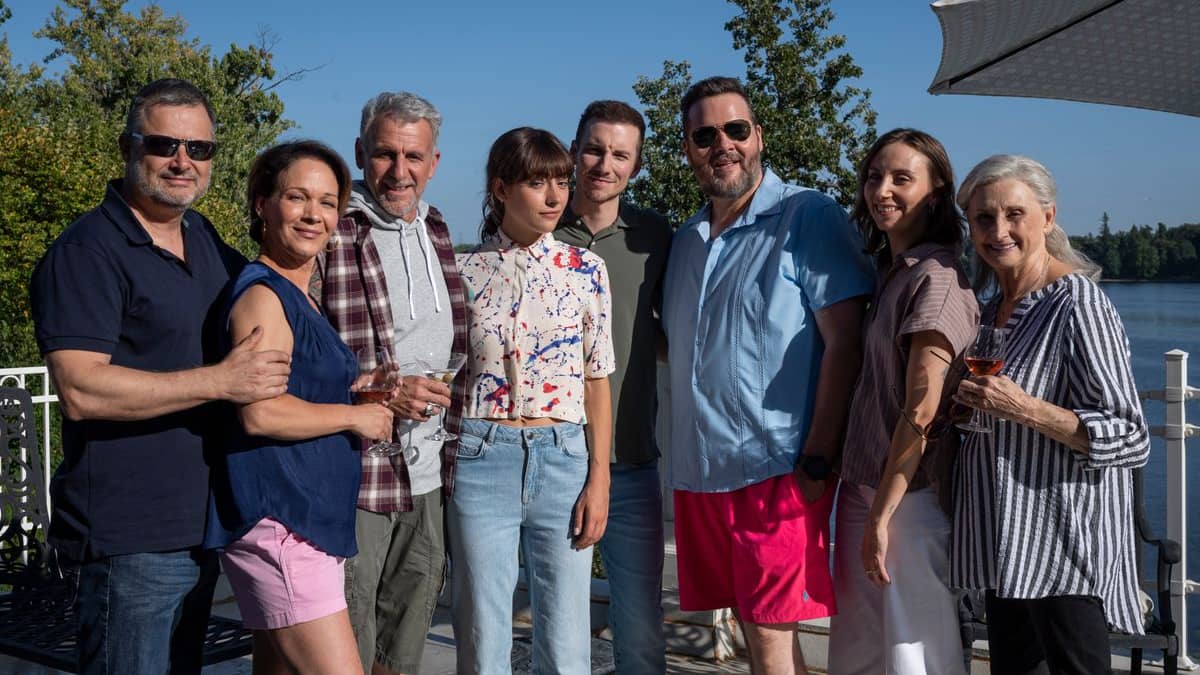 Après «Menteuse», le réalisateur Émile Gaudreault tourne «Maudits Français», une comédie sur le choc culturel entre le Québec et la France