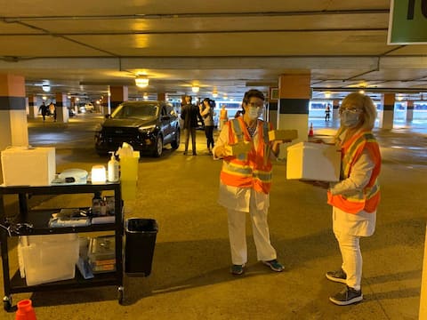Car vaccination at PEPS at Université Laval.