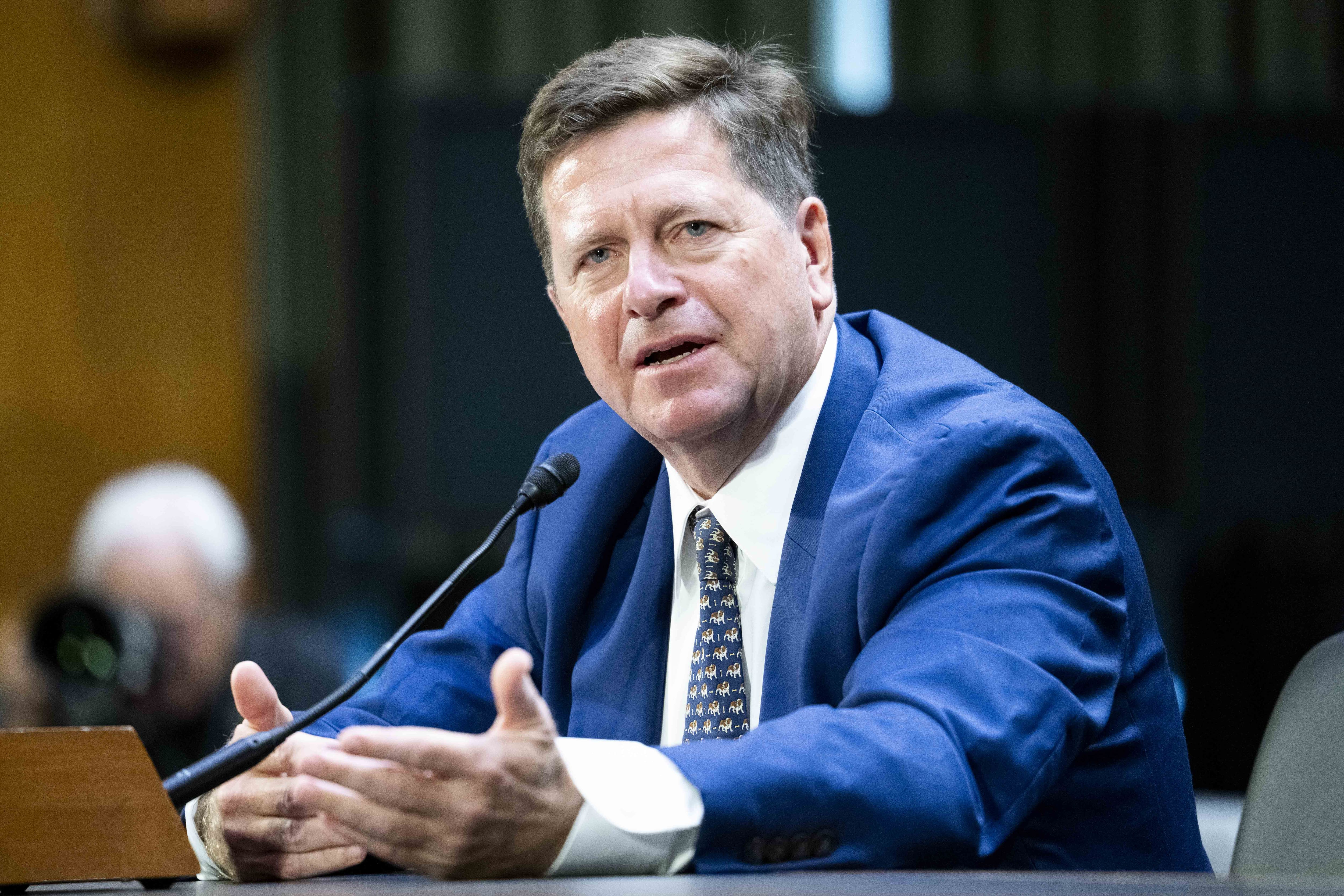 Jay Clayton, le nouveau référent IA de Trump, un pragmatique qui plait aux patrons et aux élus