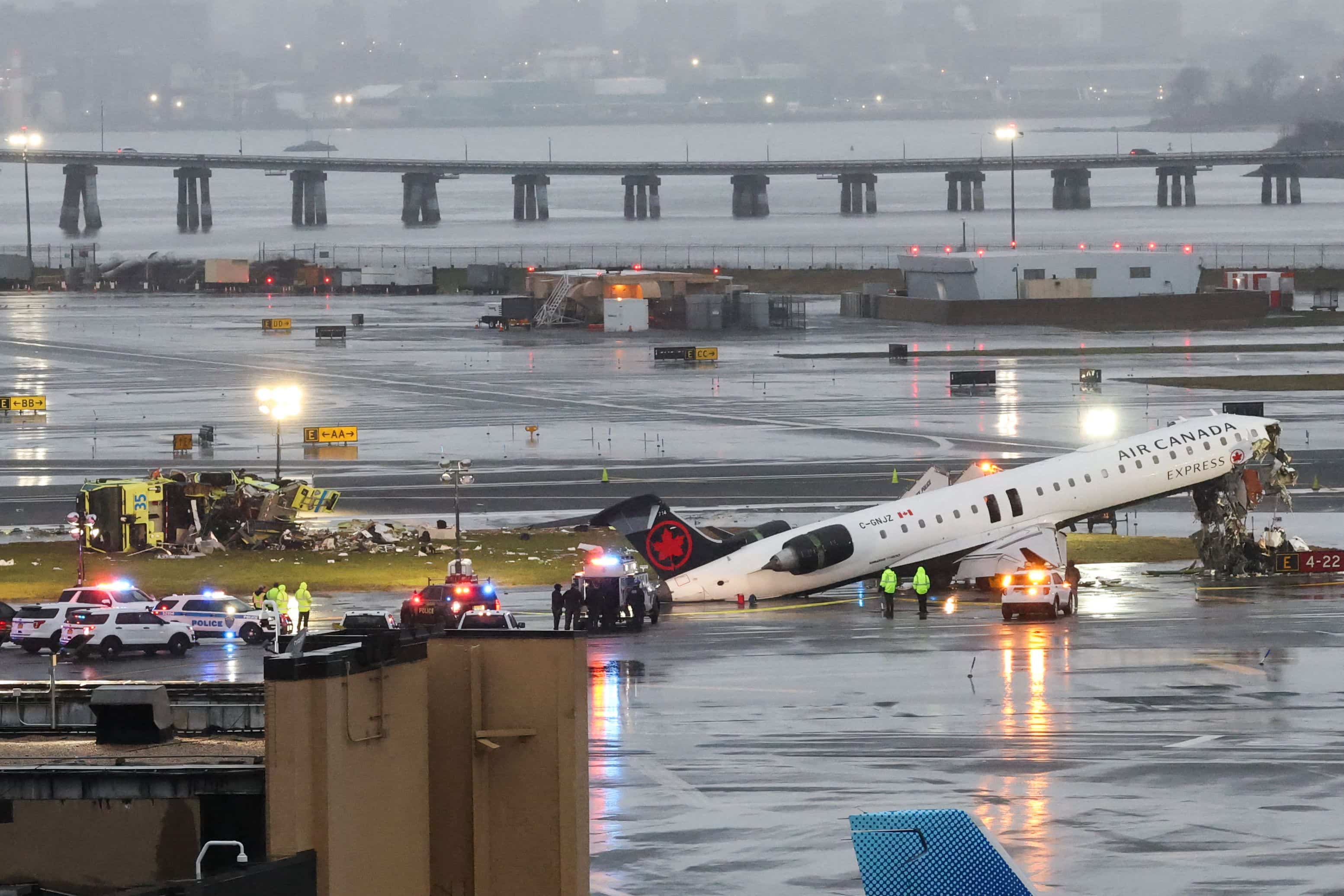 Collision &laquo;&agrave; grande vitesse&raquo; &agrave; l&rsquo;a&eacute;roport LaGuardia: l&rsquo;avion aurait fonc&eacute; &agrave; plus de 160 km/h sur le v&eacute;hicule d&rsquo;urgence