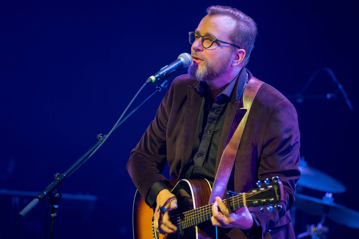 Luc De Larochelli&egrave;re: une r&eacute;trospective harmonieuse