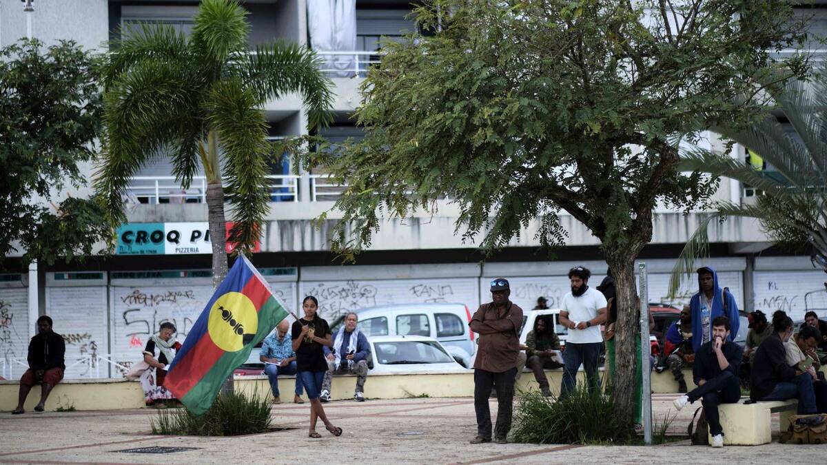Nouvelle-Calédonie: rassemblements interdits et couvre-feu prolongé jusqu'au 15 juillet