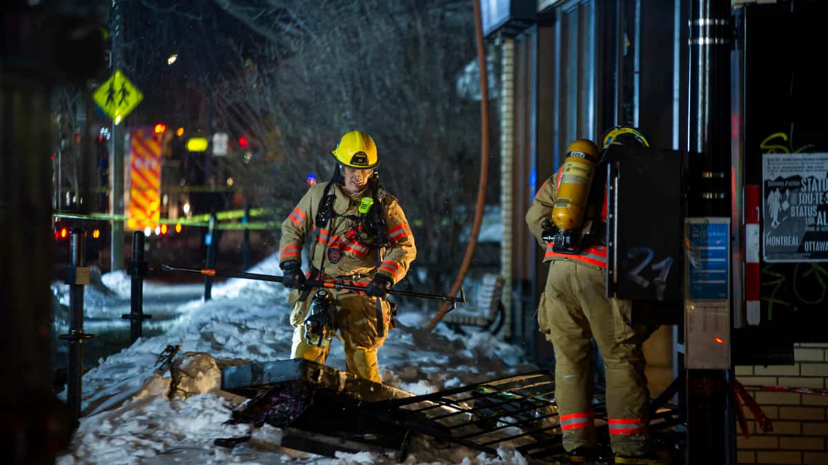 Des commerces en proie aux flammes à Montréal