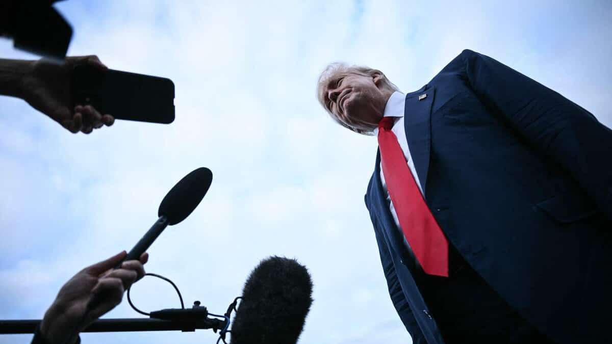 Trump assure n’avoir «jamais» été informé de la présence de son nom dans le dossier Epstein