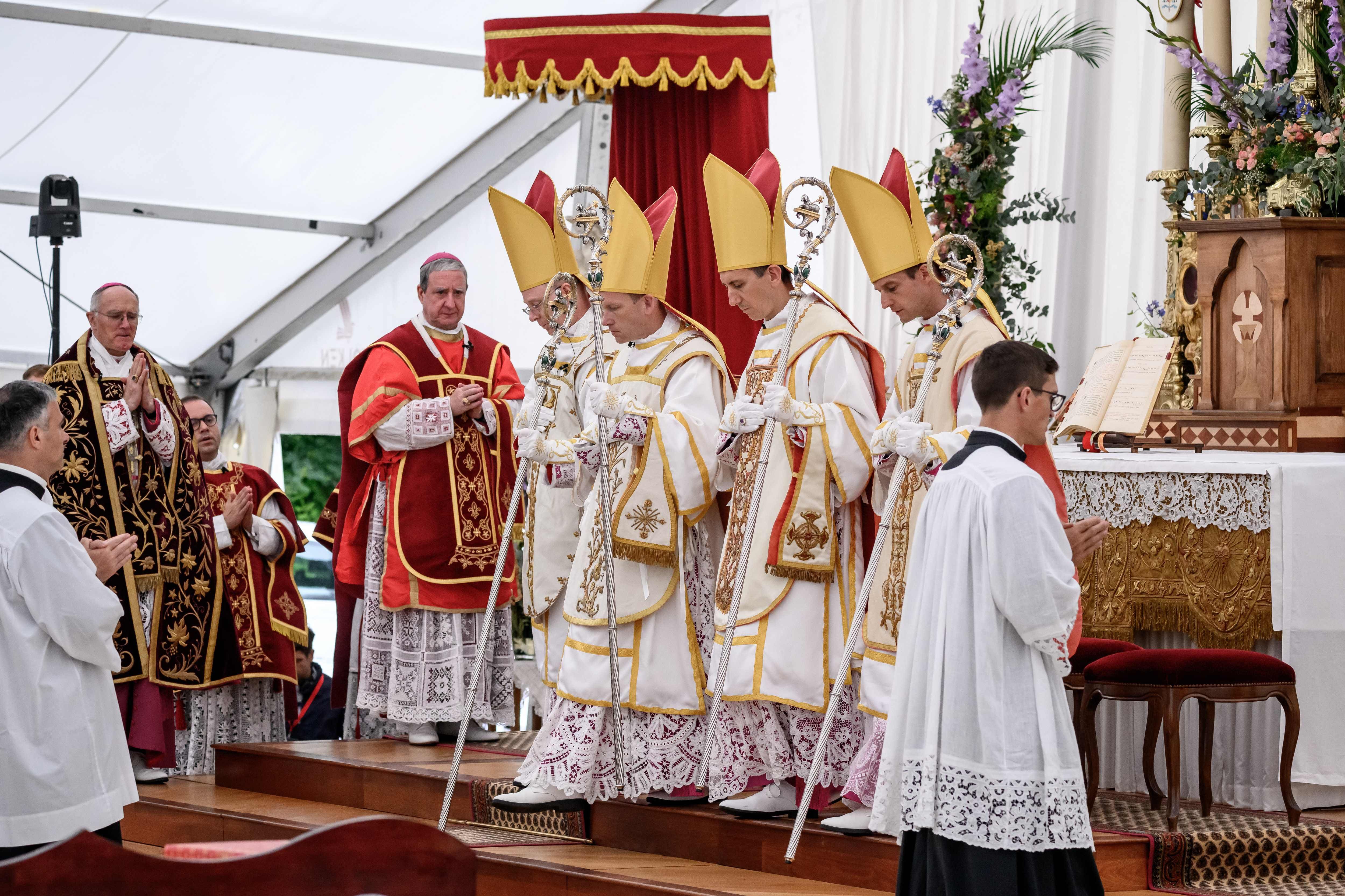 The Vatican sanctions the “schism” of the traditionalist movement of Saint Pius