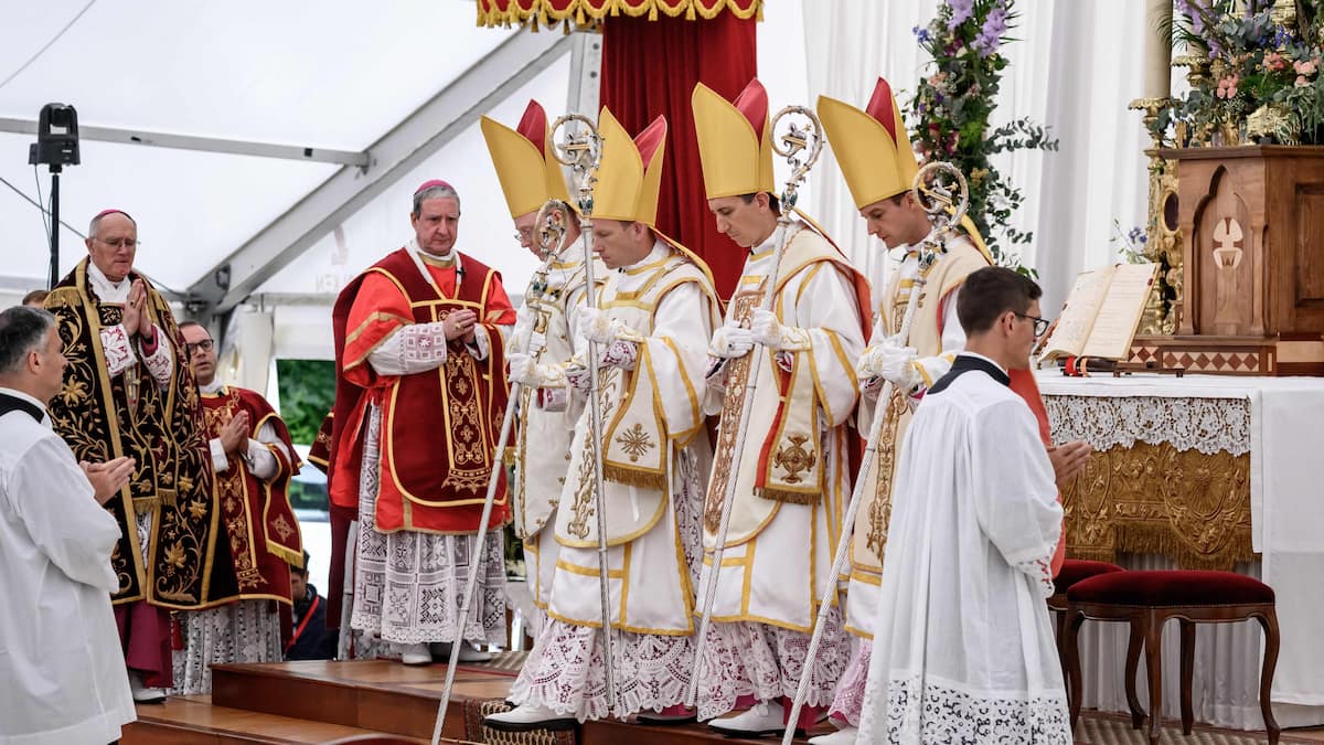 The Vatican sanctions the “schism” of the traditionalist movement of Saint Pius The Vatican sanctions the “schism” of the traditionalist movement of Saint Pius