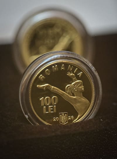 Des pièces de monnaie à efígie de Nadia Comaneci ont vu le jour em Roumanie, mais tarde, para almaigner o 50º aniversário de sua estreia nota parfaite de 10 obtida no quadro dos Jogos Olímpicos.