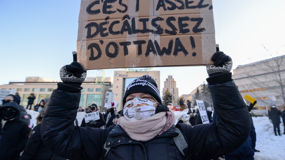 «Convoi de la liberté»: les citoyens du centre-ville d’Ottawa poursuivent les manifestants pour 306 M$