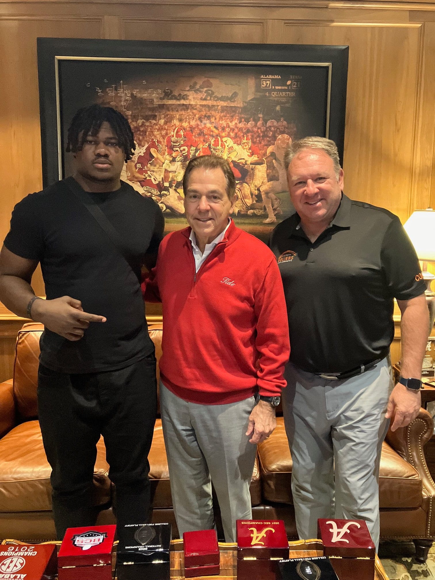 O lendário mestre-chef Nick Saban foi recrutado por Steve Bolo Mboumoua e alguns de seus mestres, não Yannick Thibault, no momento do recrutador.