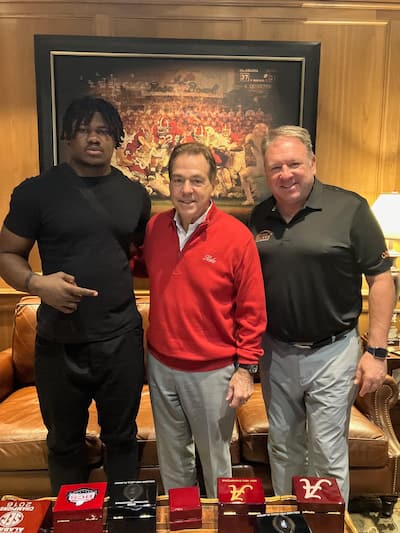 O lendário mestre-chef Nick Saban foi recrutado por Steve Bolo Mboumoua e alguns de seus mestres, não Yannick Thibault, no momento do recrutador.