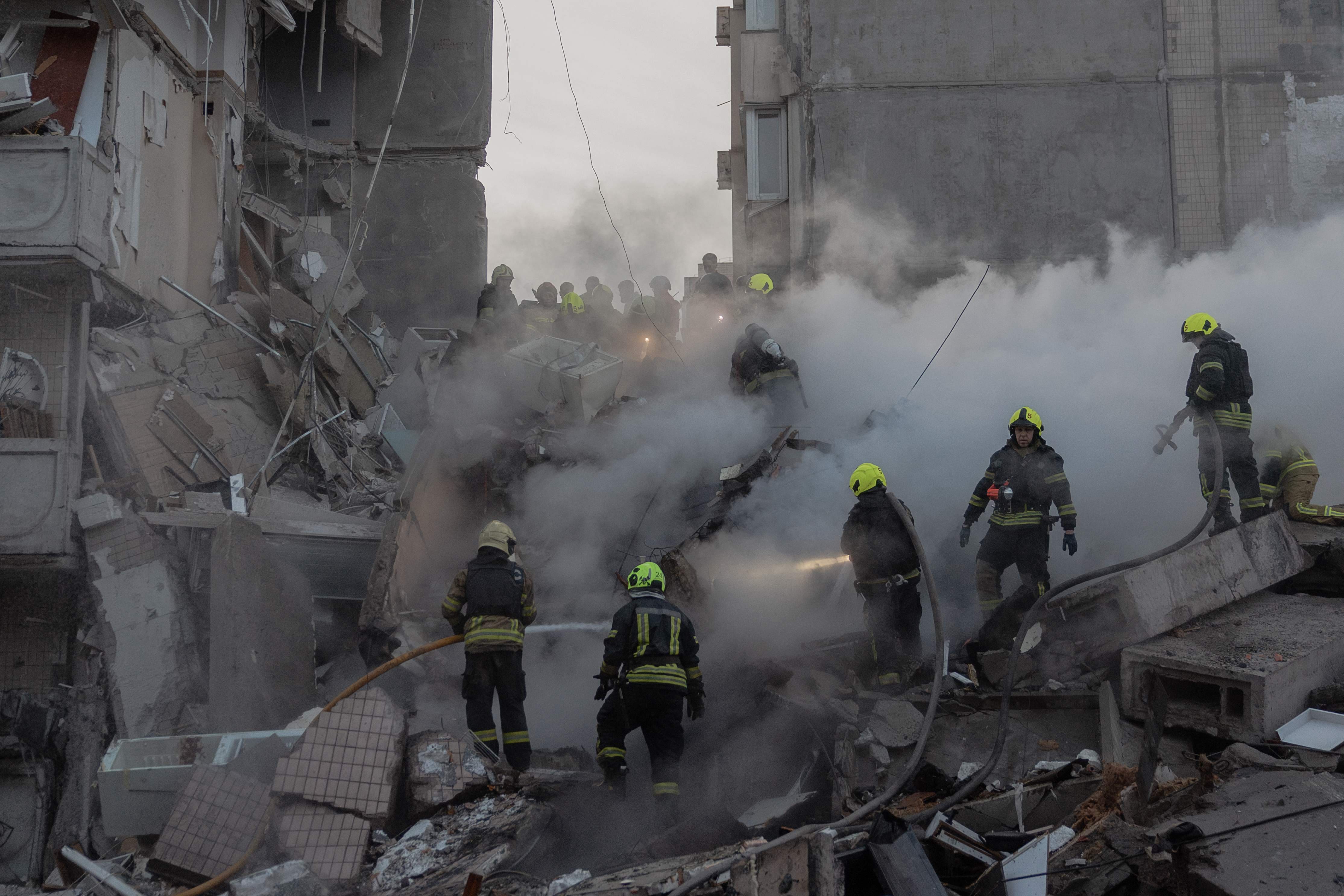 Ukraine: un mort et 16 blessés dans une vaste attaque nocturne sur Kyïv