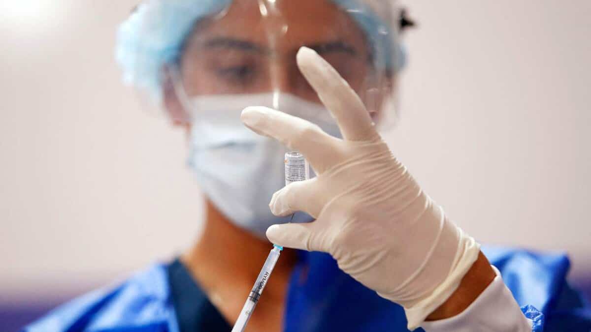 3e dose pour les personnes infectées: Québec n’a pas suivi l’avis de l’INSPQ «par souci d’efficacité»