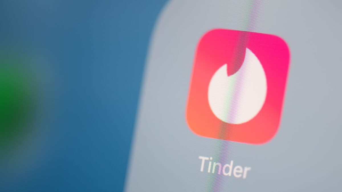 Tué par un «match Tinder»: Un récit insupportable pour la mère de la victime