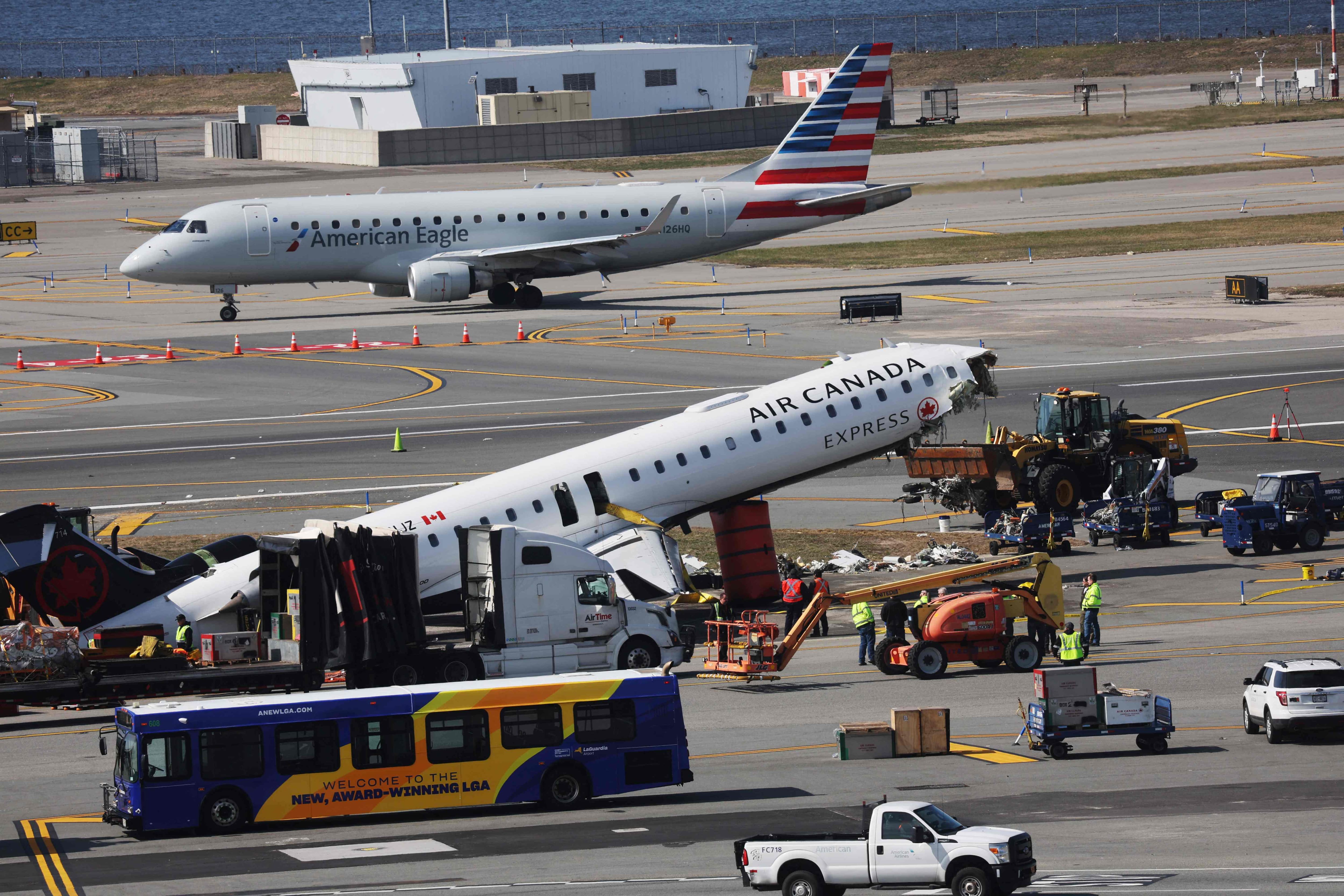 Collision mortelle &agrave; l&rsquo;a&eacute;roport LaGuardia: quatre personnes toujours hospitalis&eacute;es &agrave; New York