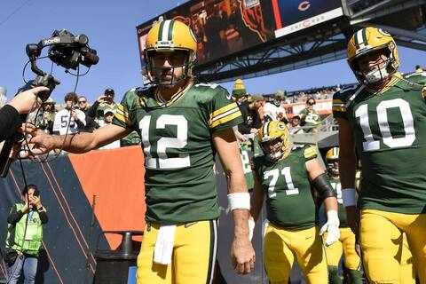 Aaron Rodgers (#12) et Jordan Love (#10)