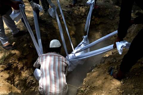 Covid-19 en India: interrogatorio oficial de los muertos