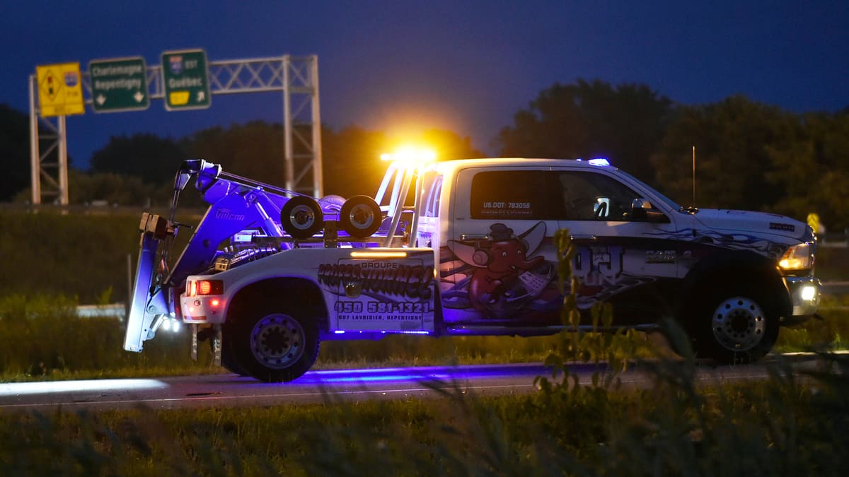 Terrebonne: un automobiliste lutte pour sa vie après une sortie de route