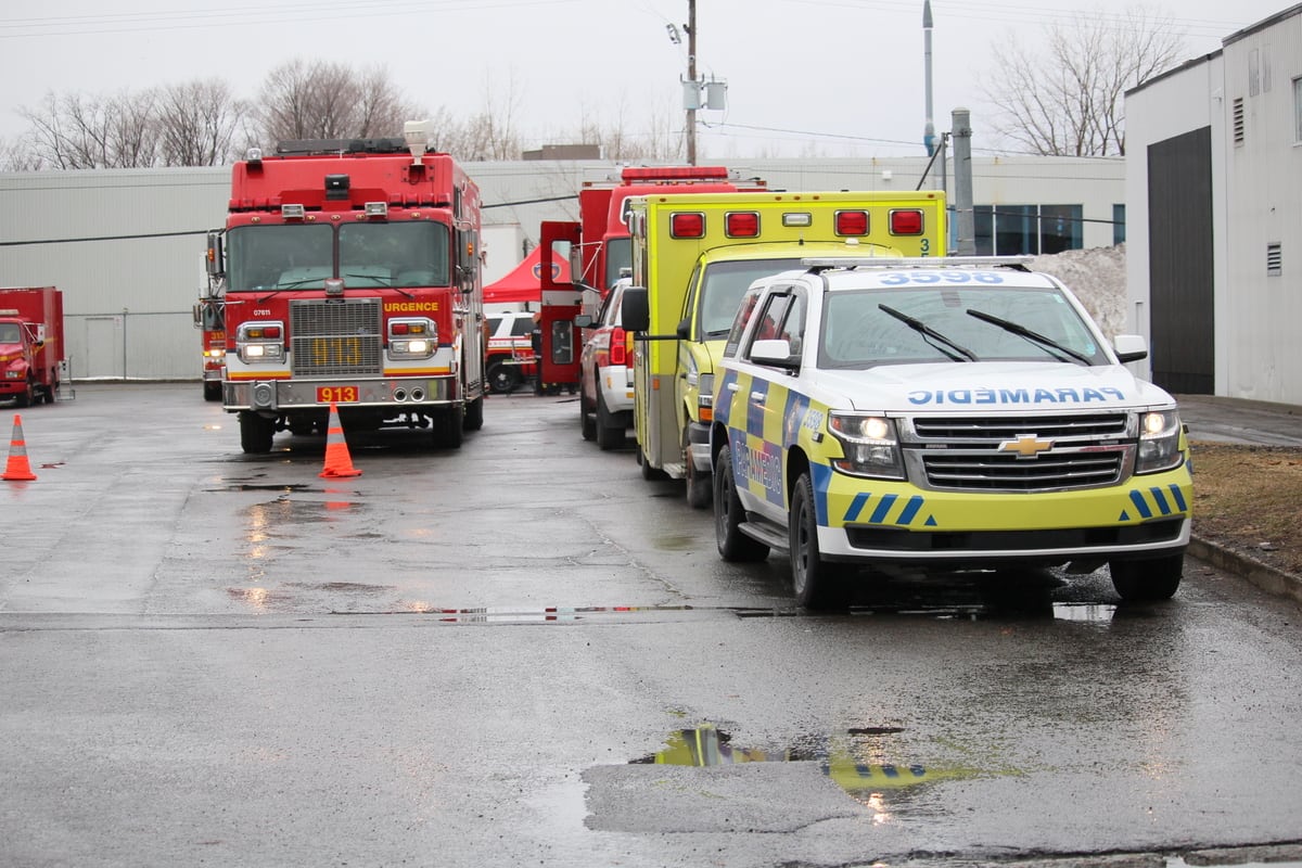EN PHOTOS | Substance suspecte: la police d&eacute;ploy&eacute;e chez Postes Canada