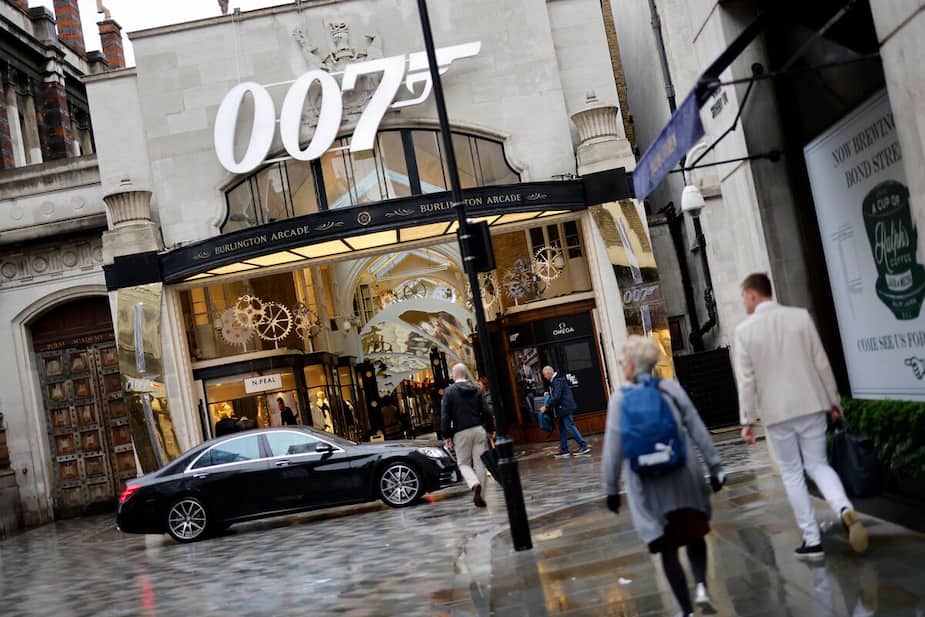 Image principale de l'article James Bond serait plein de maladies