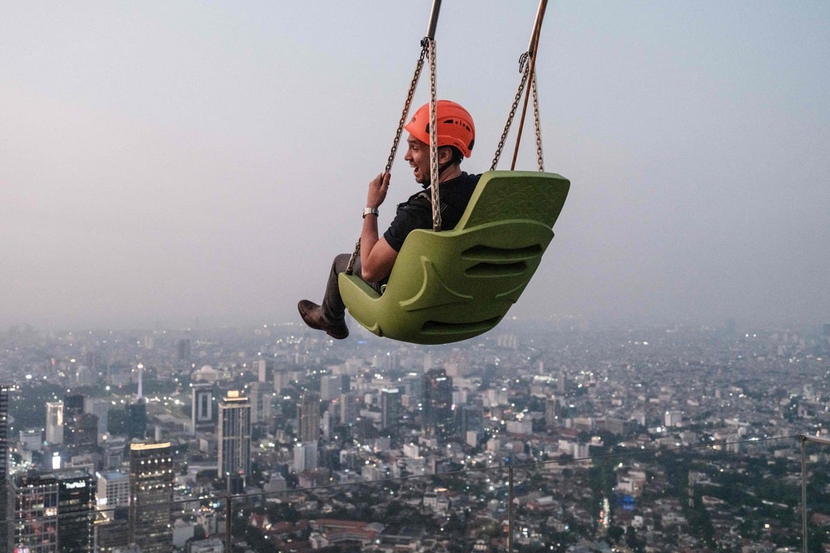 Exp&eacute;rience &agrave; couper le souffle: se balancer les pieds dans le vide &agrave; Jakarta