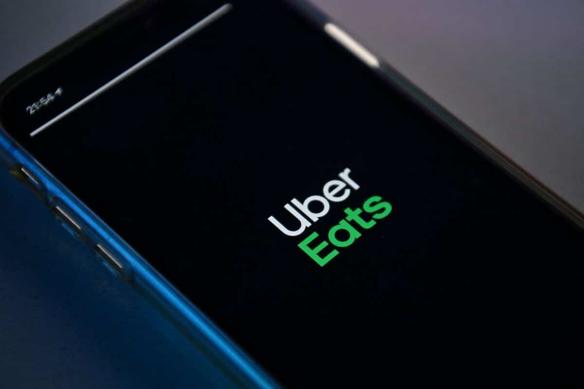 Entente SAQ&ndash;Uber Eats: Qu&eacute;bec solidaire d&eacute;nonce un virage &laquo;irresponsable&raquo; au profit des g&eacute;ants &eacute;trangers