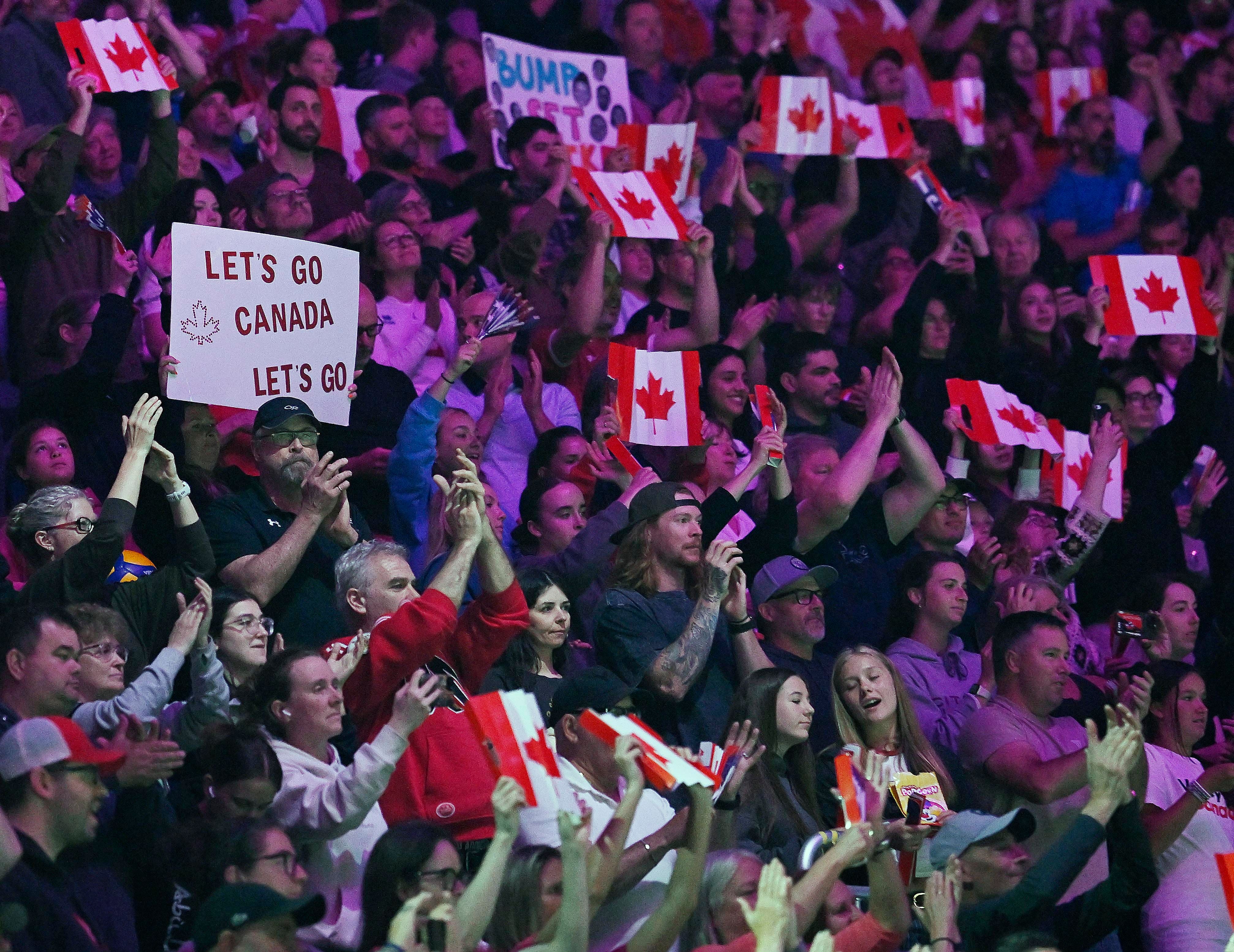 Record de foule nord-américain et victoire du Canada face à 