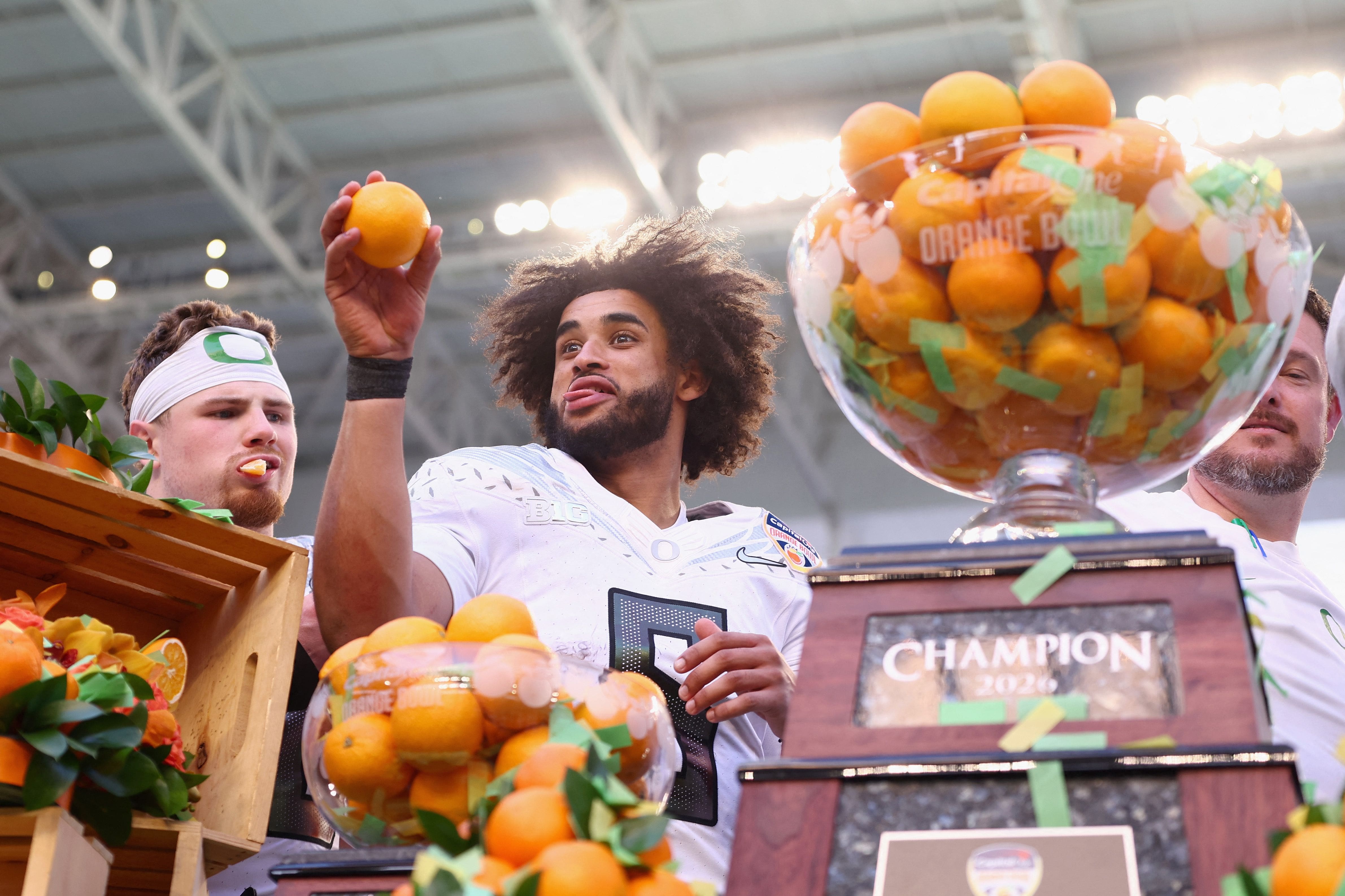 Victorieux no Orange Bowl na semana passada, Dante Moore tentou esta foi a hélice dos Ducks de l'Oregon no final nacional.