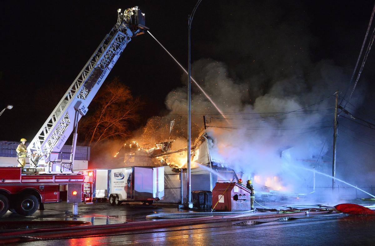 Deux incendies criminels visent des pizzerias de Salaberryde