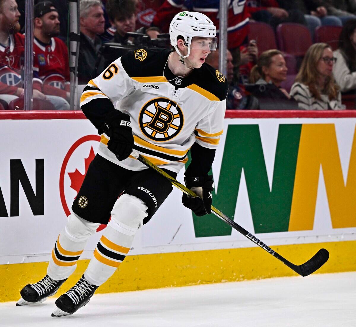 Mason Lohrei lors de la troisième période du match opposant les Bruins de Boston au Canadien, le 3 avril.