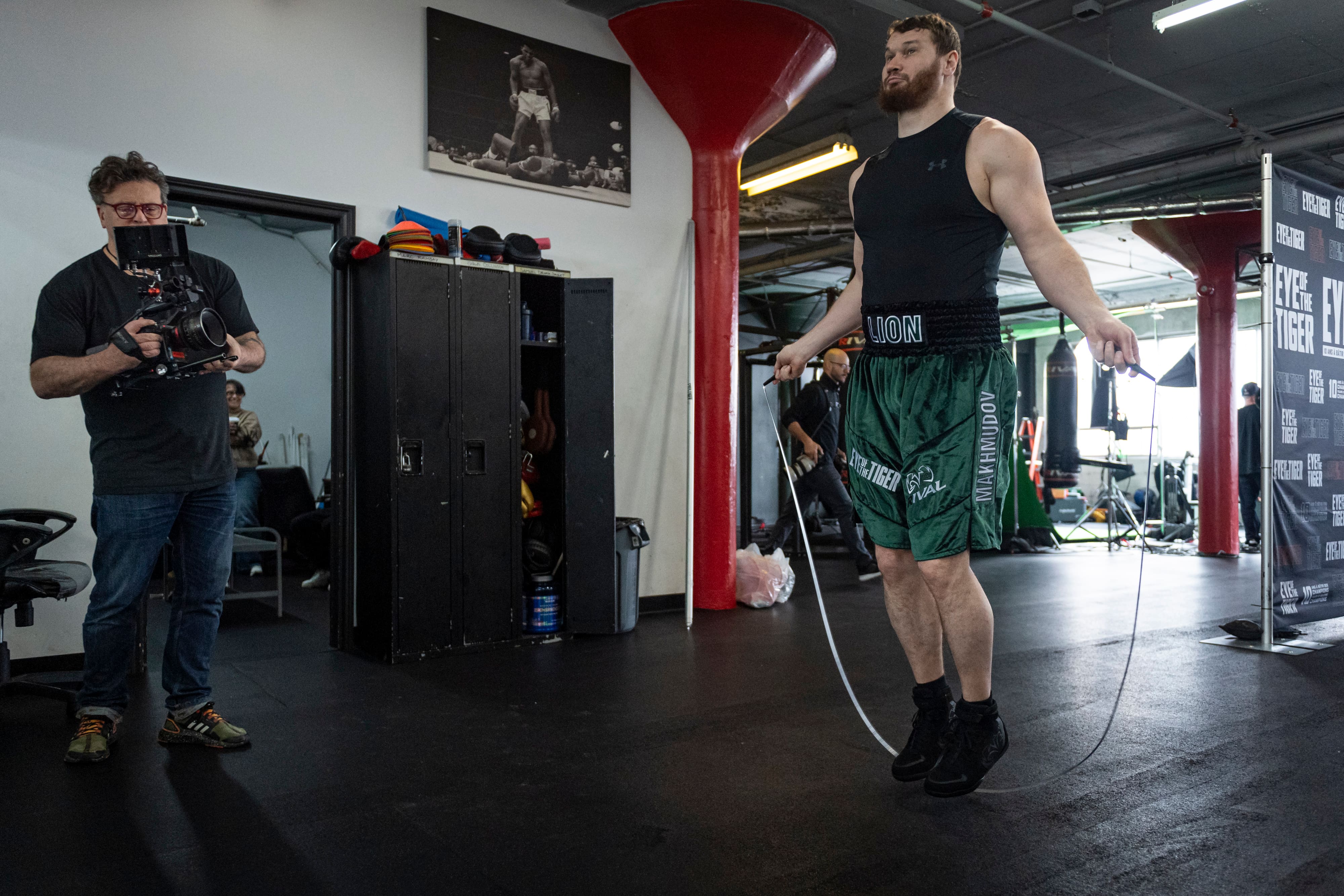 Le Montréalais d’adoption Arslanbek Makhmudov doit éviter de jeter le plan de match par la fenêtre face au célèbre Tyson Fury