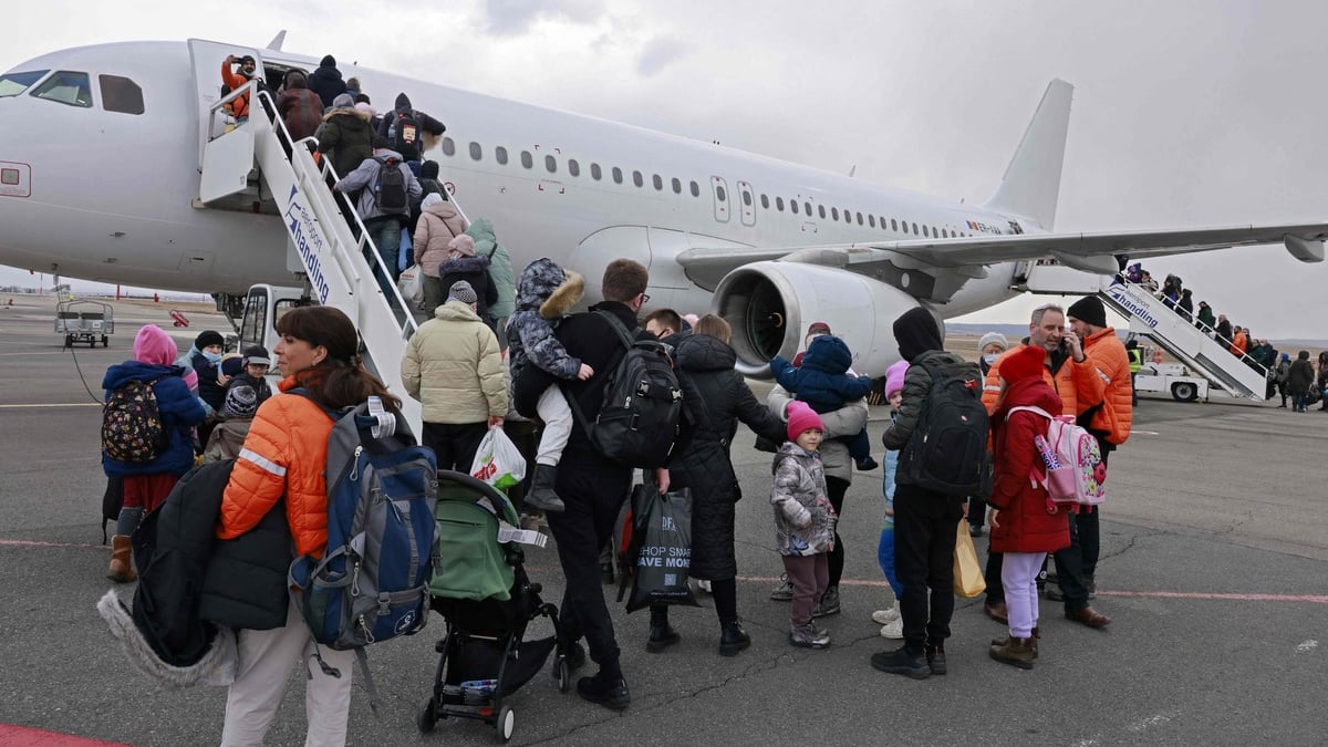 Premier vol nolisé de réfugiés ukrainiens à Montréal le 29 mai