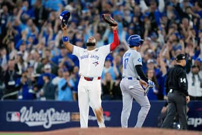 Vladimir Guerrero lembrou-se do momento em que celebrou a vitória dos Blue Jays na primeira partida da Série Mundial, em 24 de outubro de 2025, em Toronto.